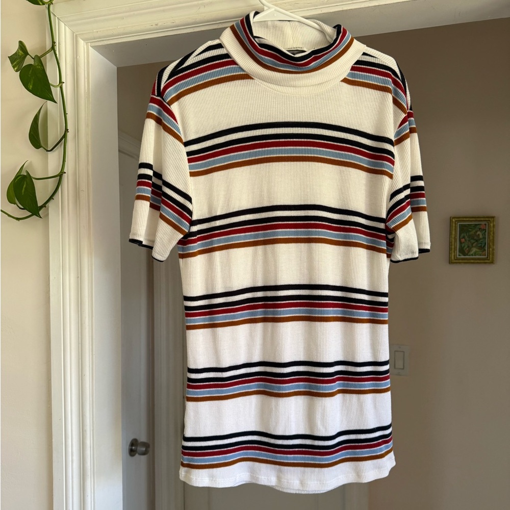 Gestuz stripe shortsleeve turtleneck 
Size Large